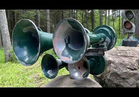 The Canucks seriously need to use this as their new goal horn (BCRail used this type of horn on their locomotives)