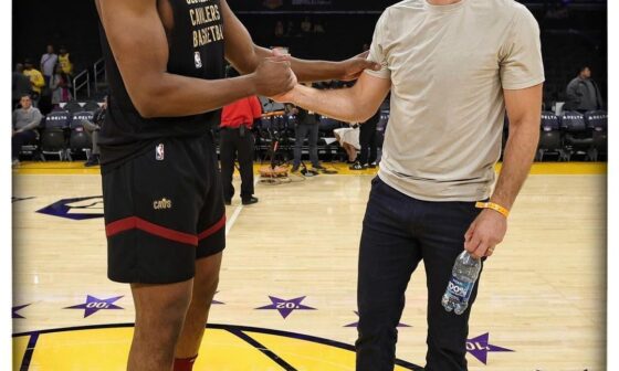 Delly greets TT before the game. 😁
