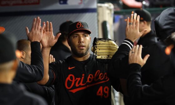 Forever Giant Albert Suarez wins first game in 7 years for the O's