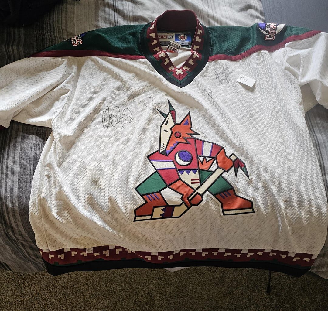 Phoenix Coyotes Jersey with Signatures - Help Identifying??