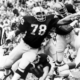 Day 78 of posting my favorite Raiders player to wear the number of the day: Art Shell