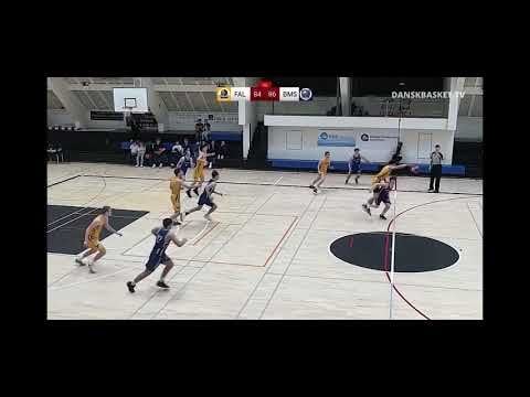 What would you call here as the ref?