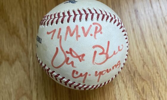 Is this a real Vida Blue signed Ball?