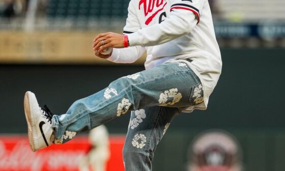Jordan McLaughlin threw out the 1st pitch for the Twins tonight