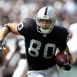 Day 80 of posting my favorite Raiders player to wear the number of the day: Zach Miller