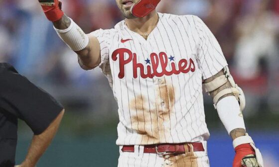 Last night’s 7-0 Phillies win is the 369th straight game Nick Castellanos has played without committing an error. That ties the National League record for a position player, set by Darren Lewis in 1991-94. The MLB record is 440 (Robbie Grossman in 2018-22).
