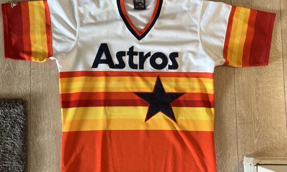 I got this jersey at a thrift store and i was wondering if it’s legit