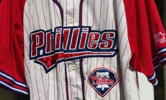 Help identifying a vintage phillies jersey