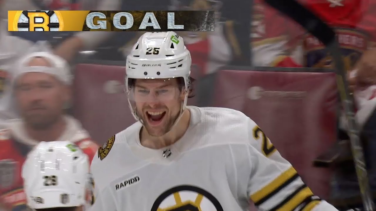 Brandon Carlo's got that DAD STRENGTH! 💪 👶 🐻