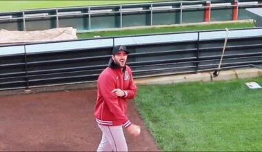 Pretending to be injured to troll the fans at Camden Yards
