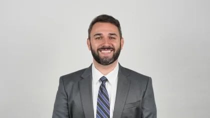 [Garafolo] The #Commanders are working to hire #Lions exec Brandon Sosna for a high-ranking front-office role, sources say.   The fast-rising Sosna, 31, spent the last two years as Detroit’s senior director, football administration after a three-year stint as USC’s chief of staff.