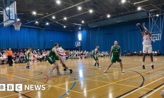 Basketballer dies after mid-game collapse