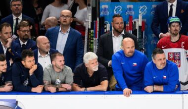 [IIHF Worlds 2024] Czech president Petr Pavel on the Czech bench during the shootout against Switzerland (Source: X/@prezidentpavel)