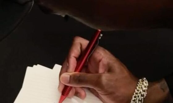Quinyon Mitchell attempts to draw the Eagles logo. New user flair incoming?