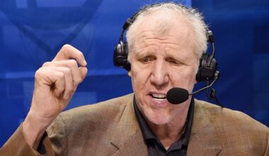 Hall of Famer Bill Walton, 71, dies of cancer