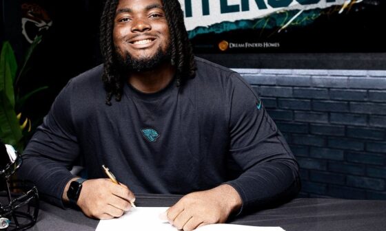 [Jacksonville Jaguars] Let’s work, @_JJefferson_95 🤝 (Jordan Jefferson signed his rookie contract)