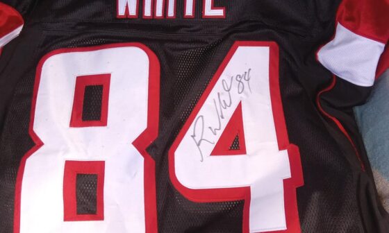 Discussion and educated guesses on worth of this original looking jersey signed by Falcons Roddy White