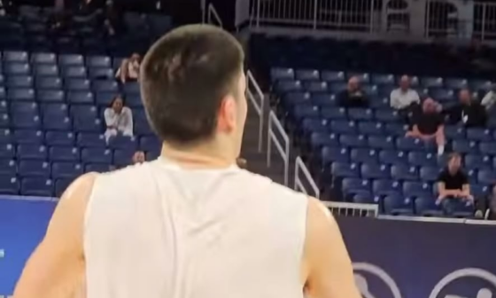 Zach Edey shows off Jokic-style rainbow hitting six consecutive 3s at the combine