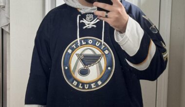 Born and raised STL fan, scored my holy grail jersey from FB - signed Oshie 3rd