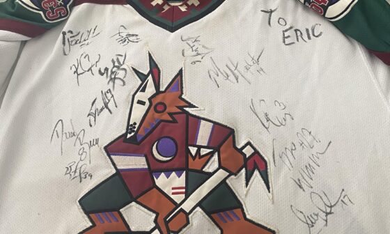 Anyone wanna help me decipher all these signatures? From ‘97 team…