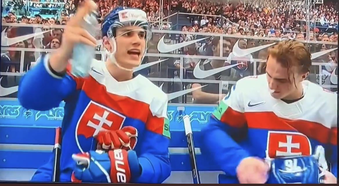 Angry Juraj Slafkovsky today at the referees: “Go fuck yourselves. I've never seen such bullshit refeering in my life. Motherfucker one, motherfucker two!”