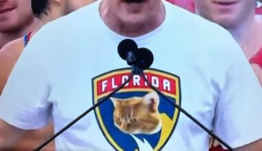 [DavesFreshlyUsd on Twitter] Paul Maurice is wearing a shirt with his cats as the Panthers logos