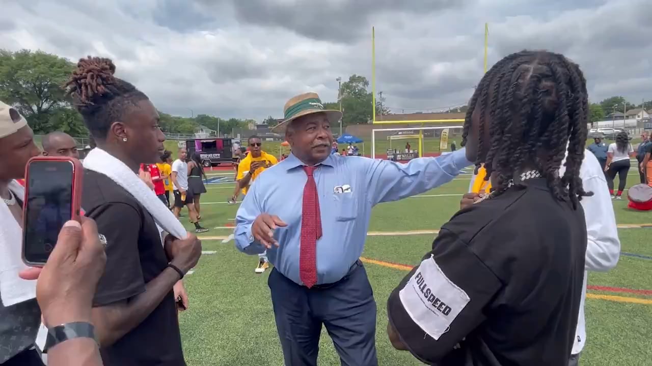 Willie Lanier tells Xavier Worthy "I could deck your ass out in a play"