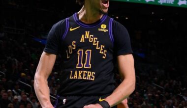 (ShamsCharania) Lakers center Jaxson Hayes is exercising his $2.4 million player option to return for the 2024-25 season, sources tell @TheAthletic @Stadium. Hayes reunites with new coach JJ Redick.