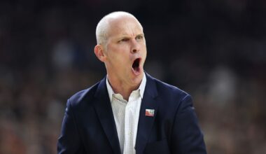 Dan Hurley turns down Lakers job to return to UConn men's basketball team