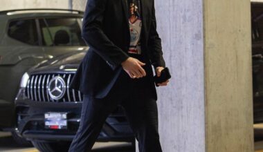 [Sportsnet] Warren Foegele walking in wearing a shirt with the picture of Kobe Bryant wearing a Gretzky Oilers jersey.