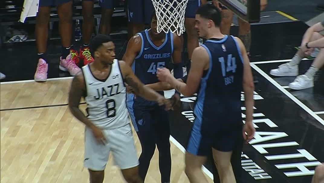 Zach Edey gets a technical foul standing up for his teammate - ESPN Video