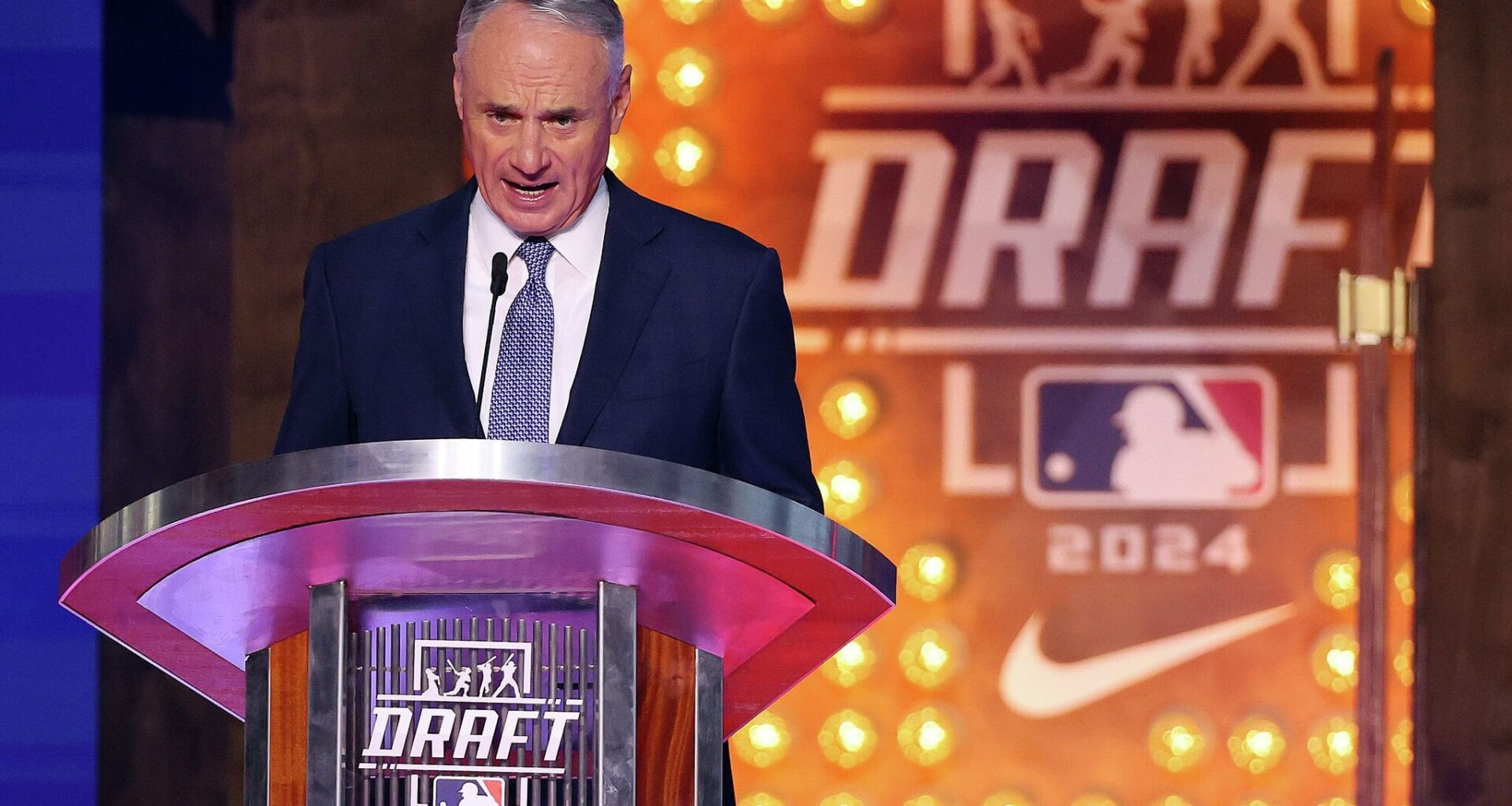 MLB is intent on burying interest in Oakland team, one report says