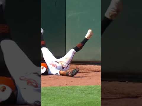 CEDRIC MULLINS ROBS MANNY MACHADO OF EXTRA BASES