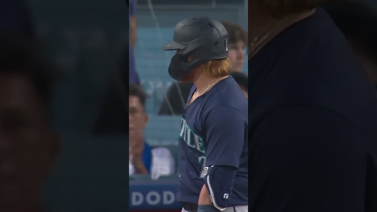 Nothing but love from Dodgers fans for Justin Turner 💙