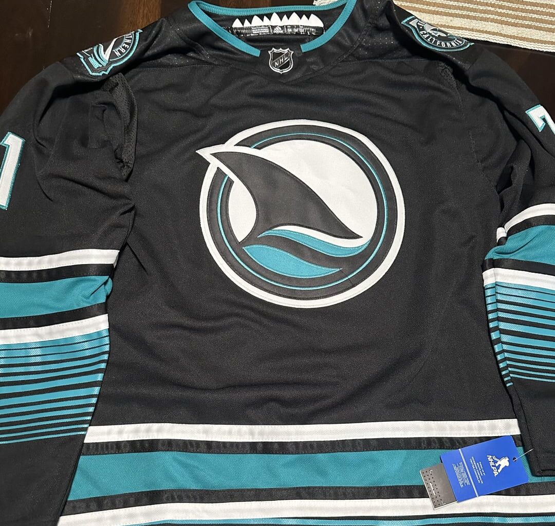 After 4ish months my gate Jersey finally showed up.