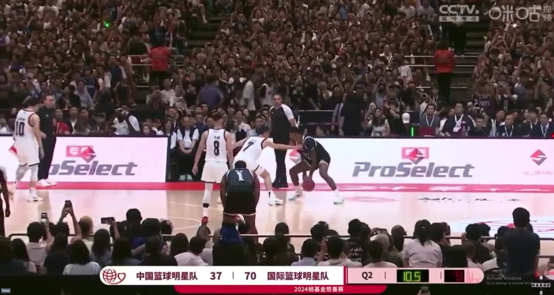 [Highlight] Paul George shows off his bag!