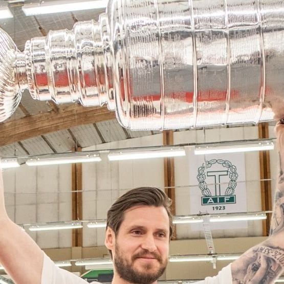 [Stanley Cup] It was a Swede day with my new friend Oliver. 🇸🇪