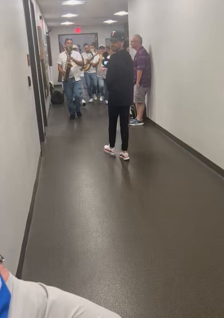 [Hayes] In honor of 10 years in #MLB, the #MNTwins brought in a Puerto Rican band to celebrate Christian Vàzquez. His wife, Gabriela, hired the band, brought in his parents and had an arrangement of balloons at his locker. Lyrics were specific to him.