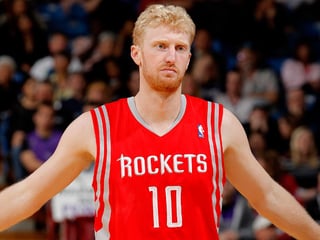 With the 44th pick in the 2009 NBA Draft, the Detroit Pistons selected California forward Chase Budinger.

15 years later, and now 36, that former basketball player who spent 7 years in the NBA and played a year in Spain with Baskonia is an Olympic athlete in... Beach Volleyball!