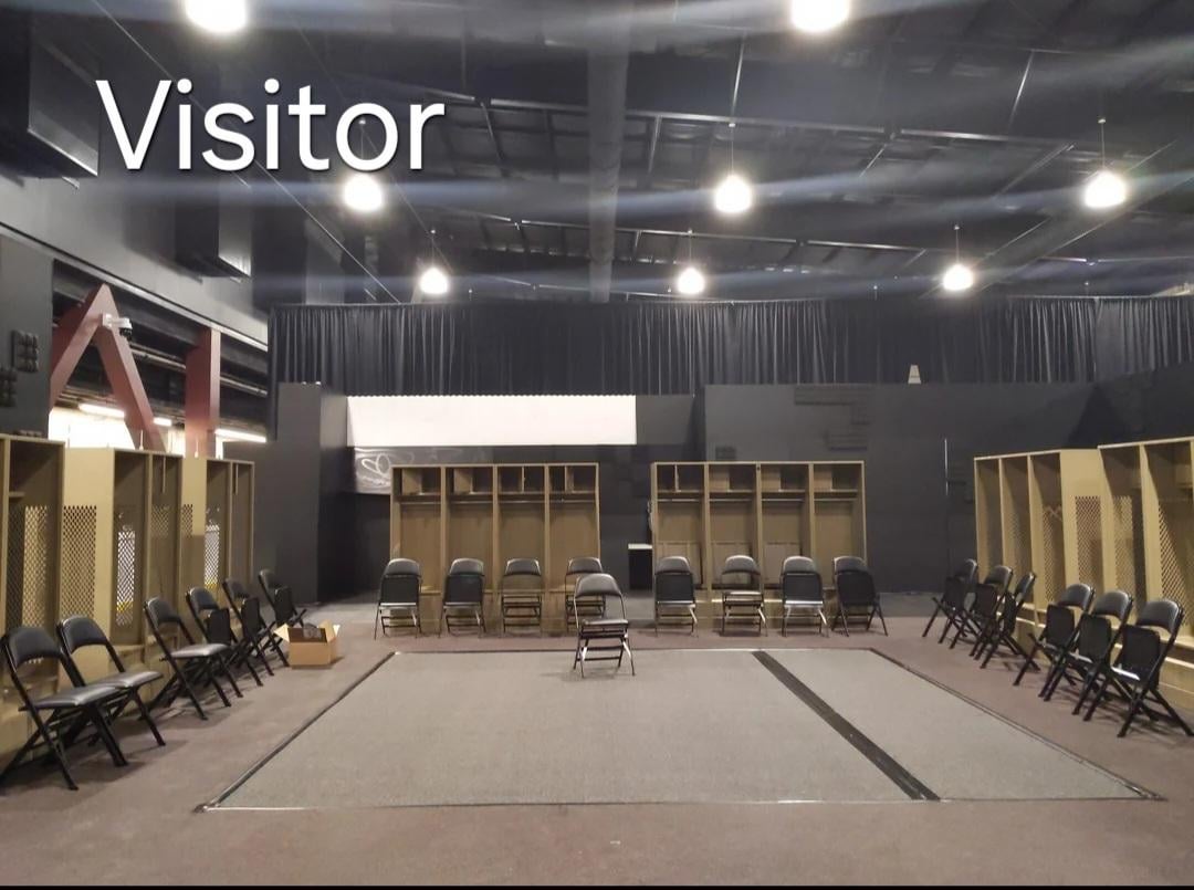 Throwback to when the formerly Arizona Coyotes (now Utah) and the other teams used these locker rooms at Mullet Arena for their last season