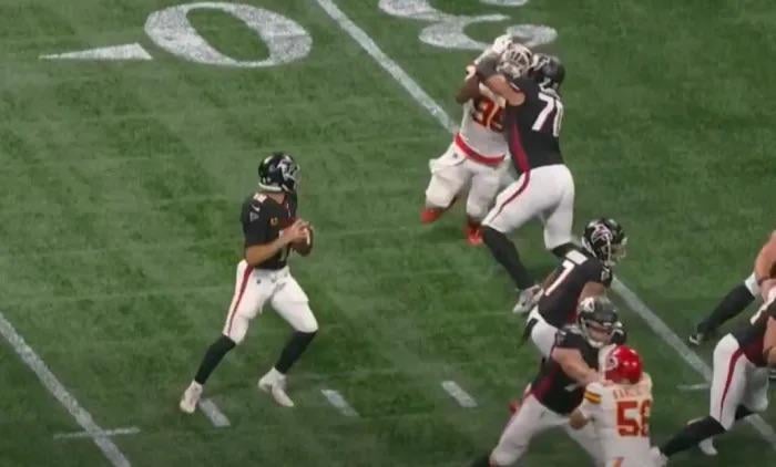 Why aren't they complaining about this not being called lol