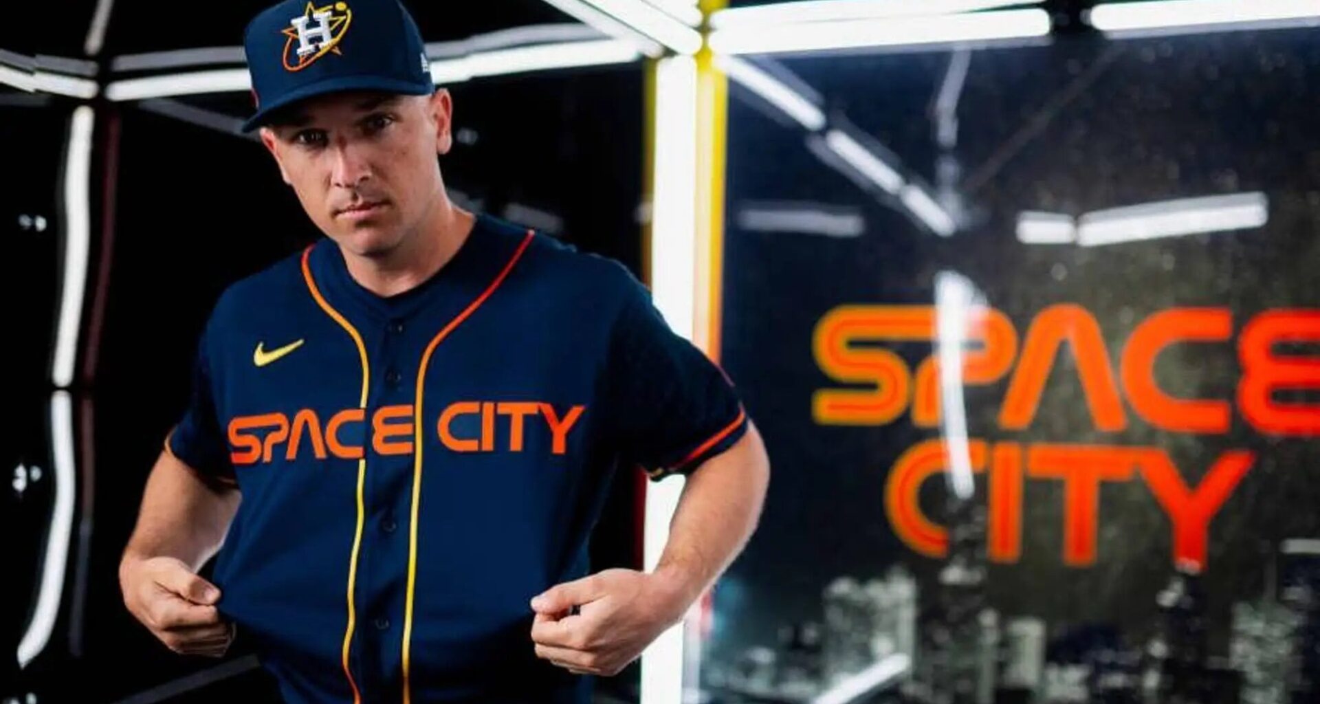 Monday’ night game will be the last time the #Astros will wear the Nike City Connect Space City uniforms on the field. The Astros will get a new Nike City Connect uniform in 2025, the team announced.