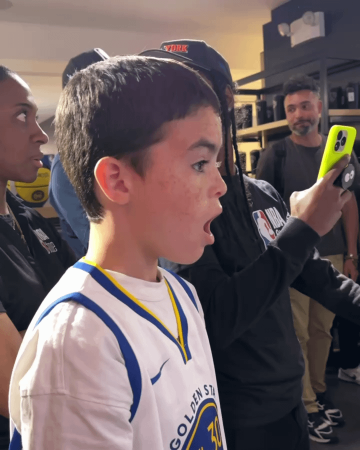 Stephen Curry making a fan's day by signing jersey at NBA Store NYC