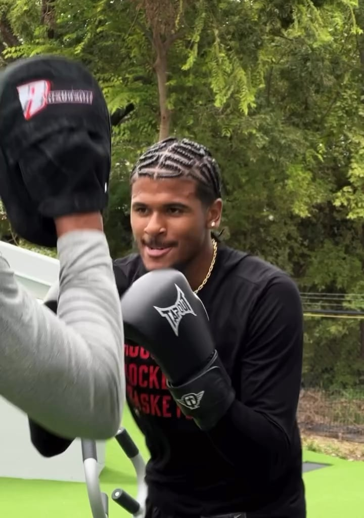 Looks like the squad is training at their new facility. 🔥 (c/o @houstonrockets)