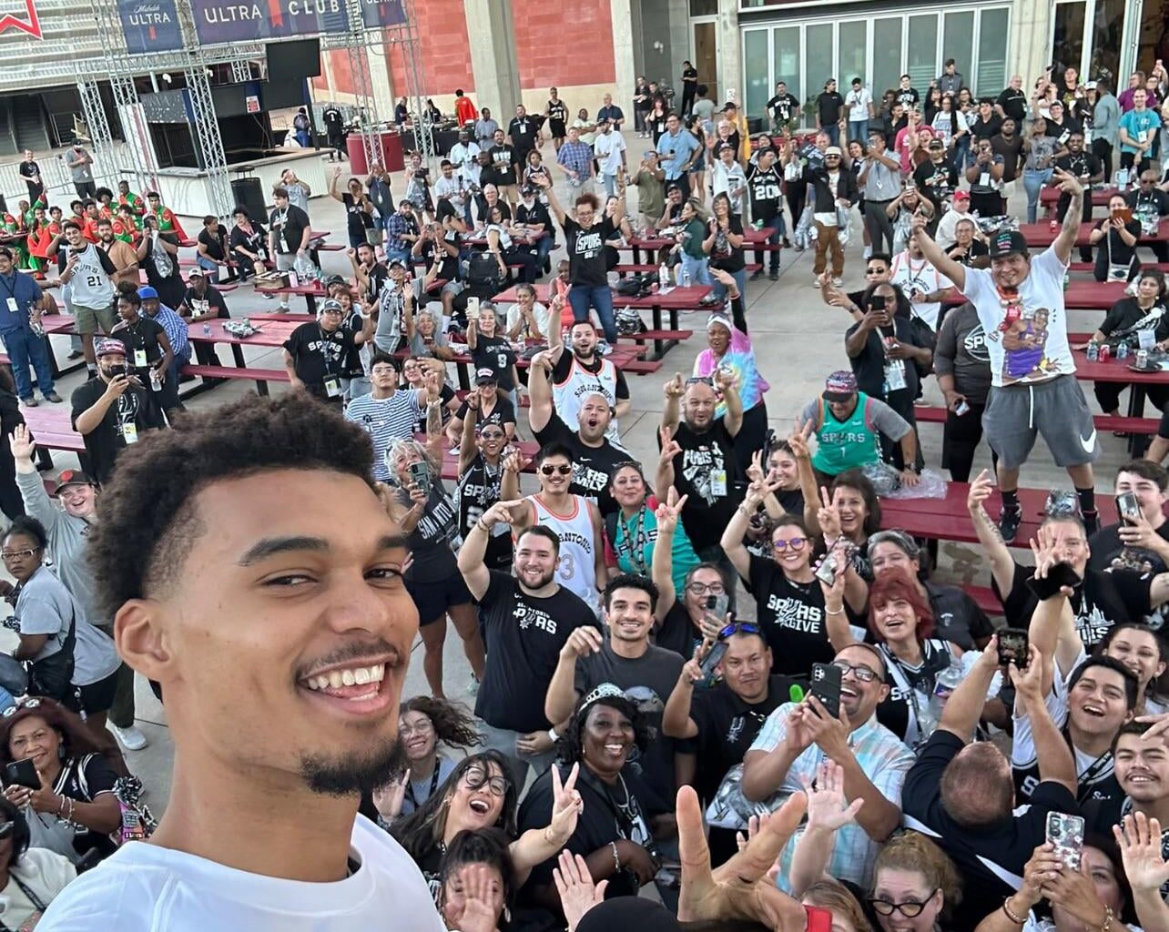 Welcome Home Vic! 👽