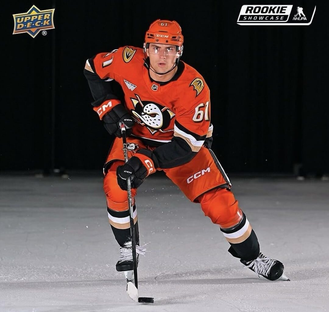 The full Ducks set on the ice 🔥