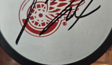 Help identifying a signed puck!