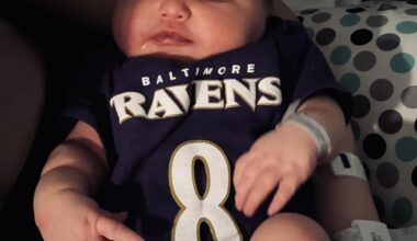 In the hospital with my 1 day old baby girl and she's already a fan😎