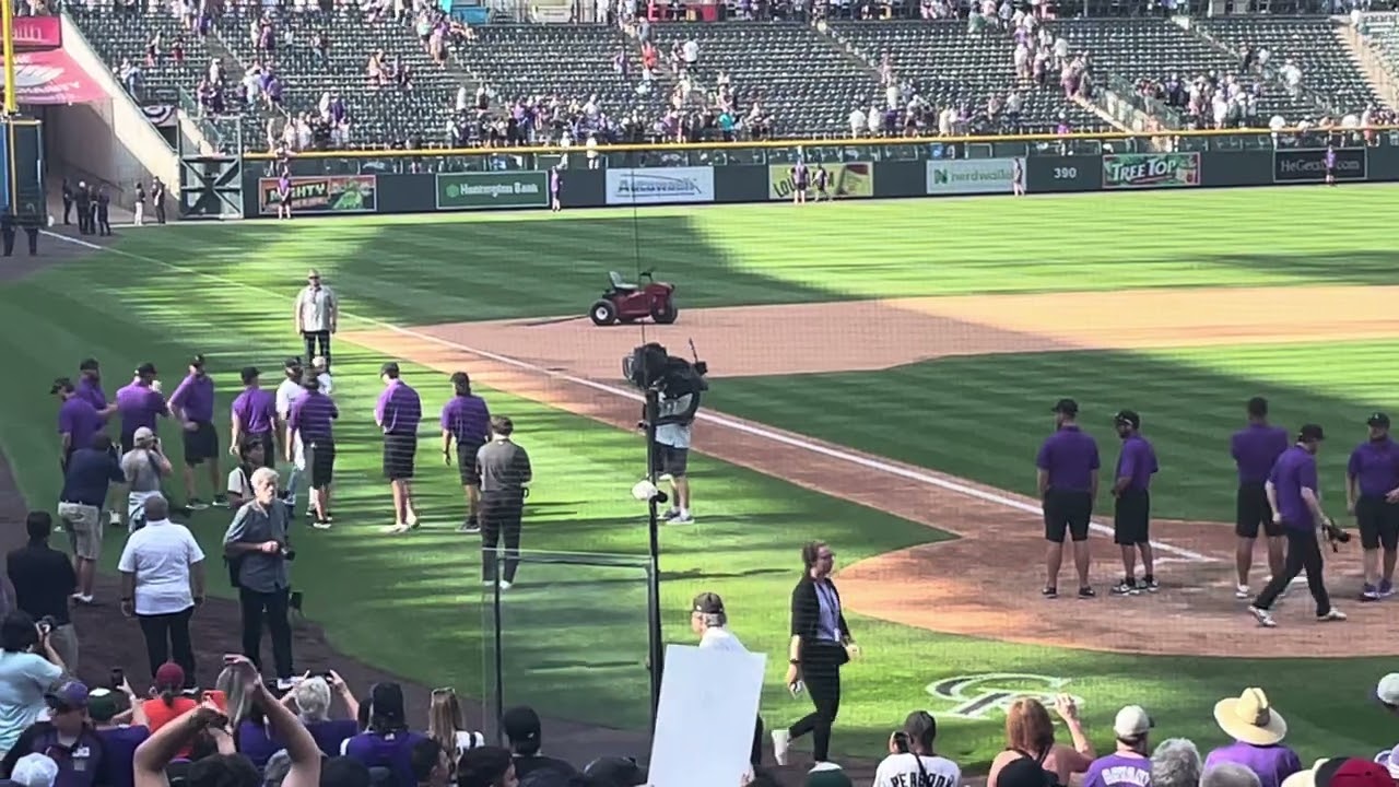 Colorado Rockies & Charlie Blackmon give thanks to fans at Coors Field following final game of 2024