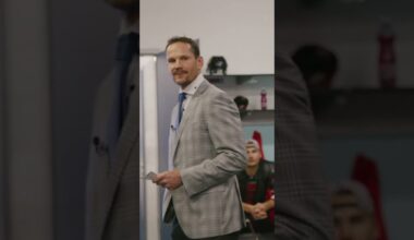 Elias gets the Devils going in Prague 🗣